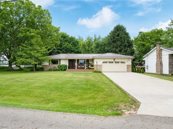 13163 Lake Ave NE, Hartville, OH 44632