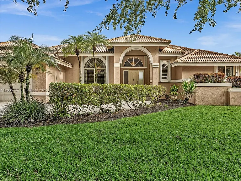 11335 Lake Shore Dr — Photo 2