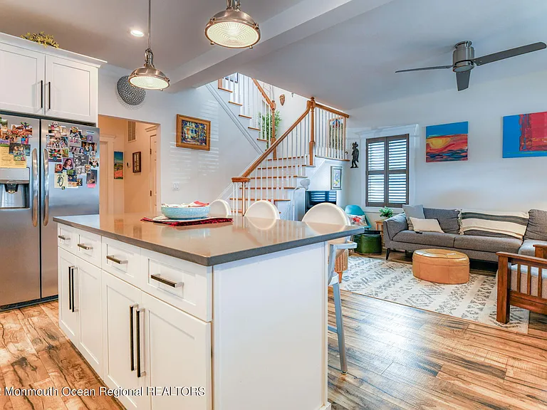 90 Lawrence Ave — Photo 14