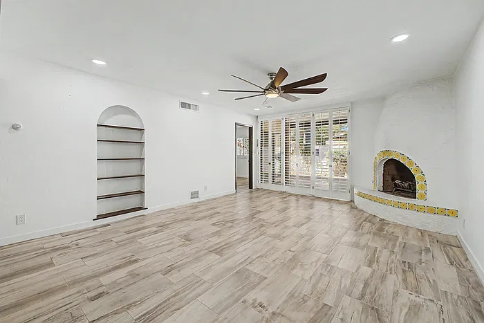 2 bed, 2.0 bath, 1343 sqft, $2,260 — Photo 2