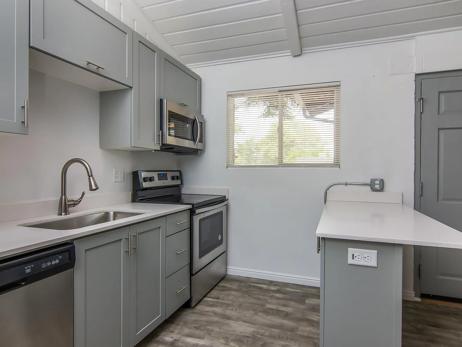 3300 S "10-Plex" - 2570 #1 — Photo 4