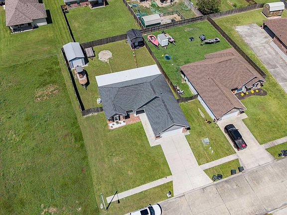 3rd image of 413 Galvez Ln