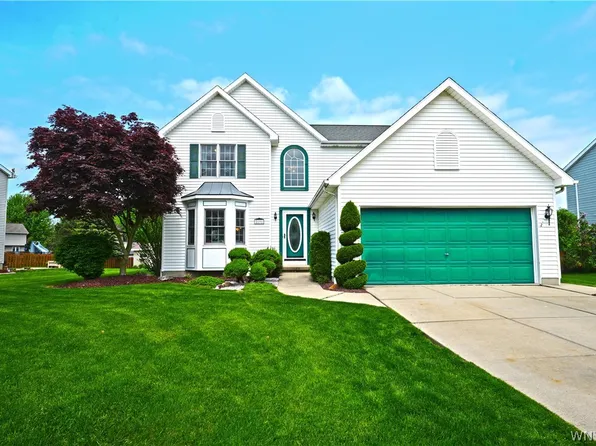 2191 Woodsfield Dr, Lake View, NY 14085