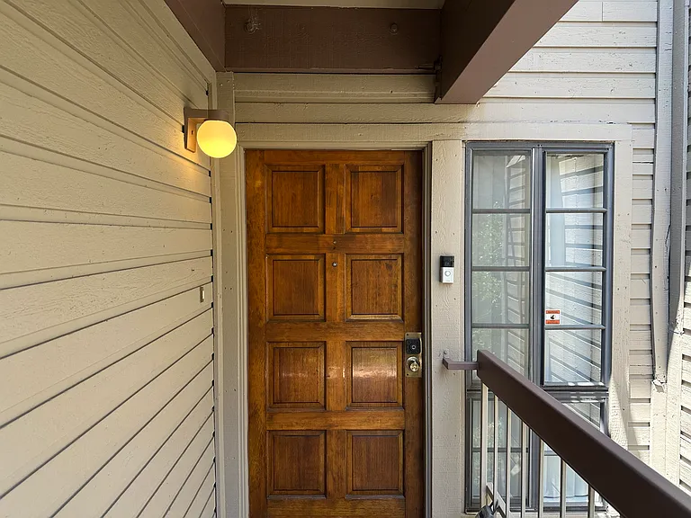 248 W Loraine St #201 — Photo 5
