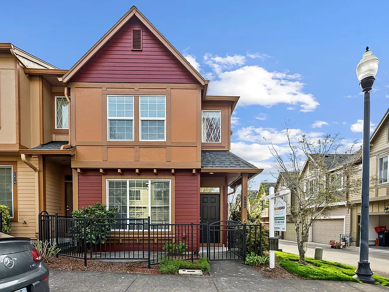 1611 SW San Mateo Ter — Photo 1