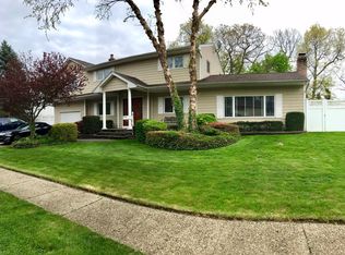 24 Shelton Ct, Commack, NY 11725