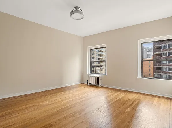 240 E 24th St APT 4F, New York, NY 10010