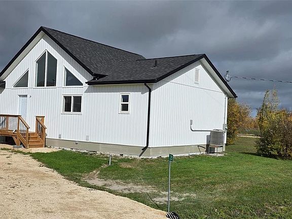 3rd image of 21 Pebble Beach Rd