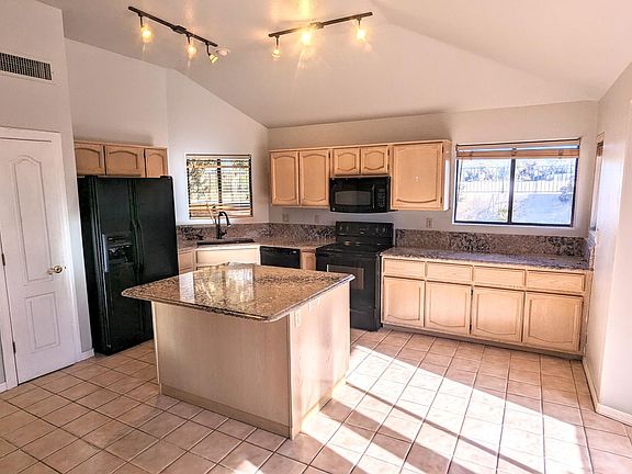 3rd image of 11170 N Broadstone Dr