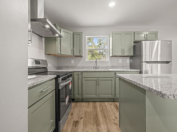 Gut renovated kitchen and brand new appliances