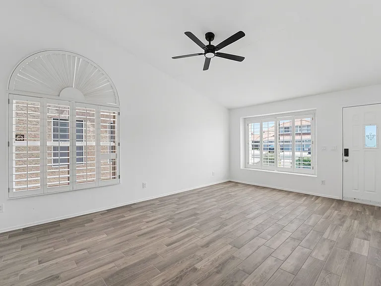 7842 W Boca Raton Rd — Photo 5
