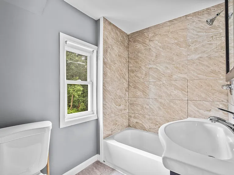 287 Crown St #2 — Photo 11