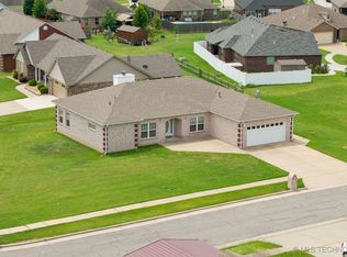 1220 SE 14th St, Pryor, OK 74361