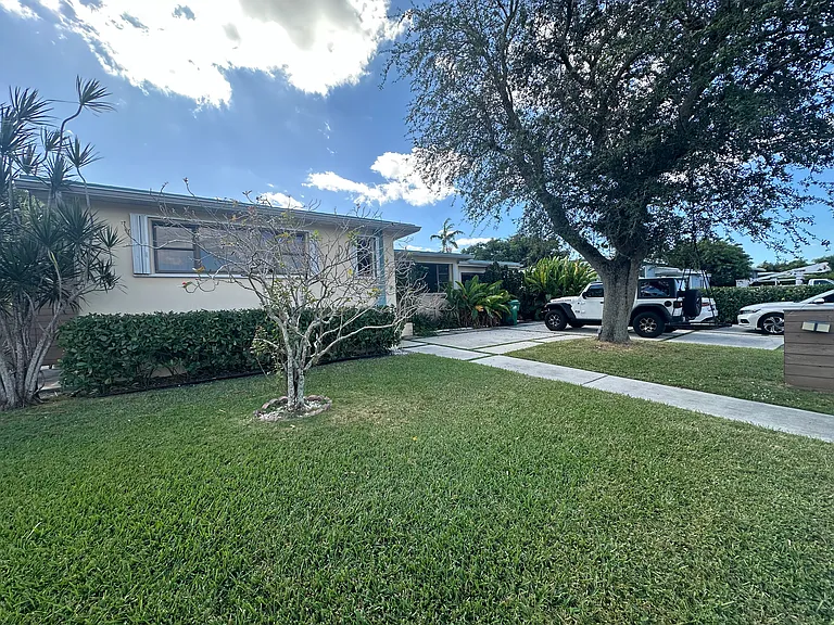 7910 SW 15th St — Photo 7