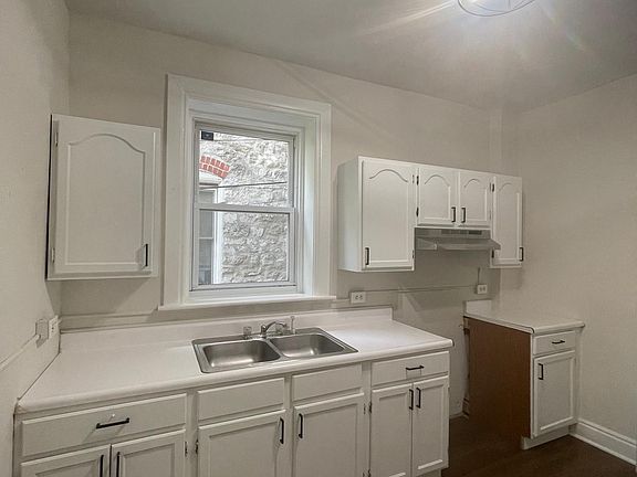 4th image of 20 Belview Ave