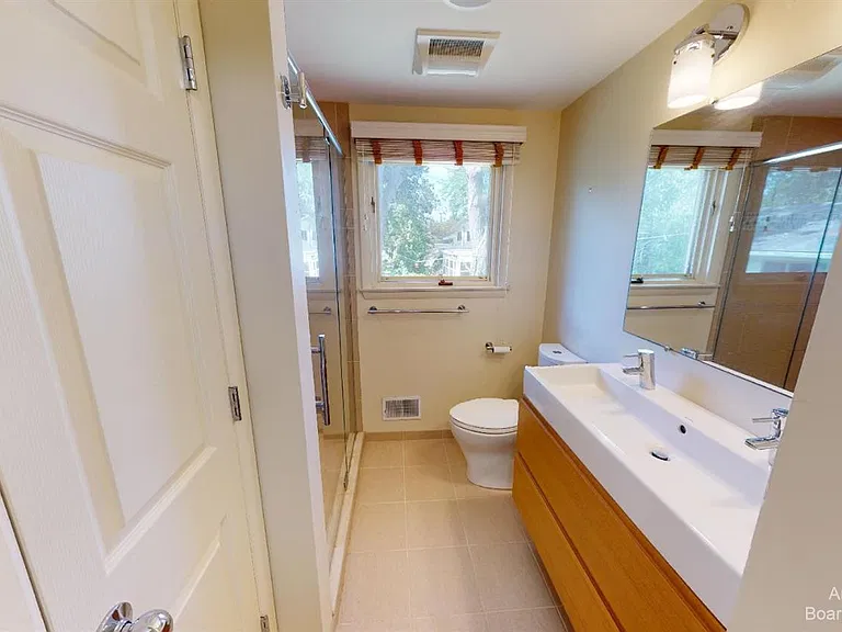 2235 Prairie St — Photo 15