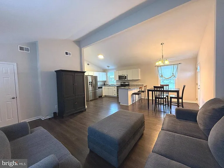 1238 Lakeview Pkwy — Photo 6