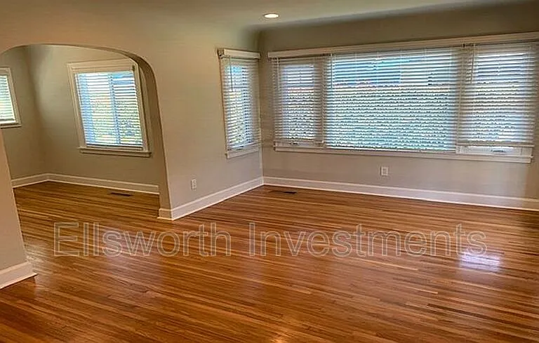 1631 Brookes Ave — Photo 11