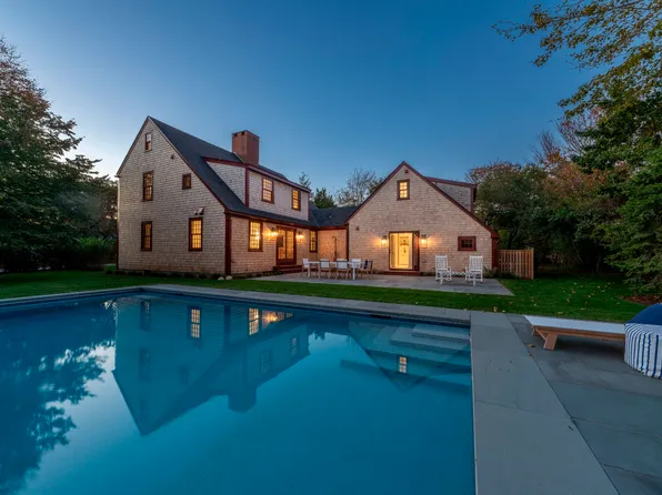 24 Meadow View Dr, Nantucket, MA 02554