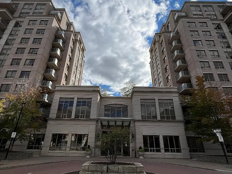Galleria Pkwy — Photo 2