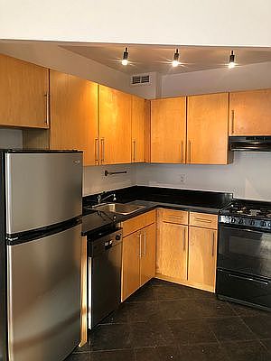 3rd image of 410 W 48th St APT 32