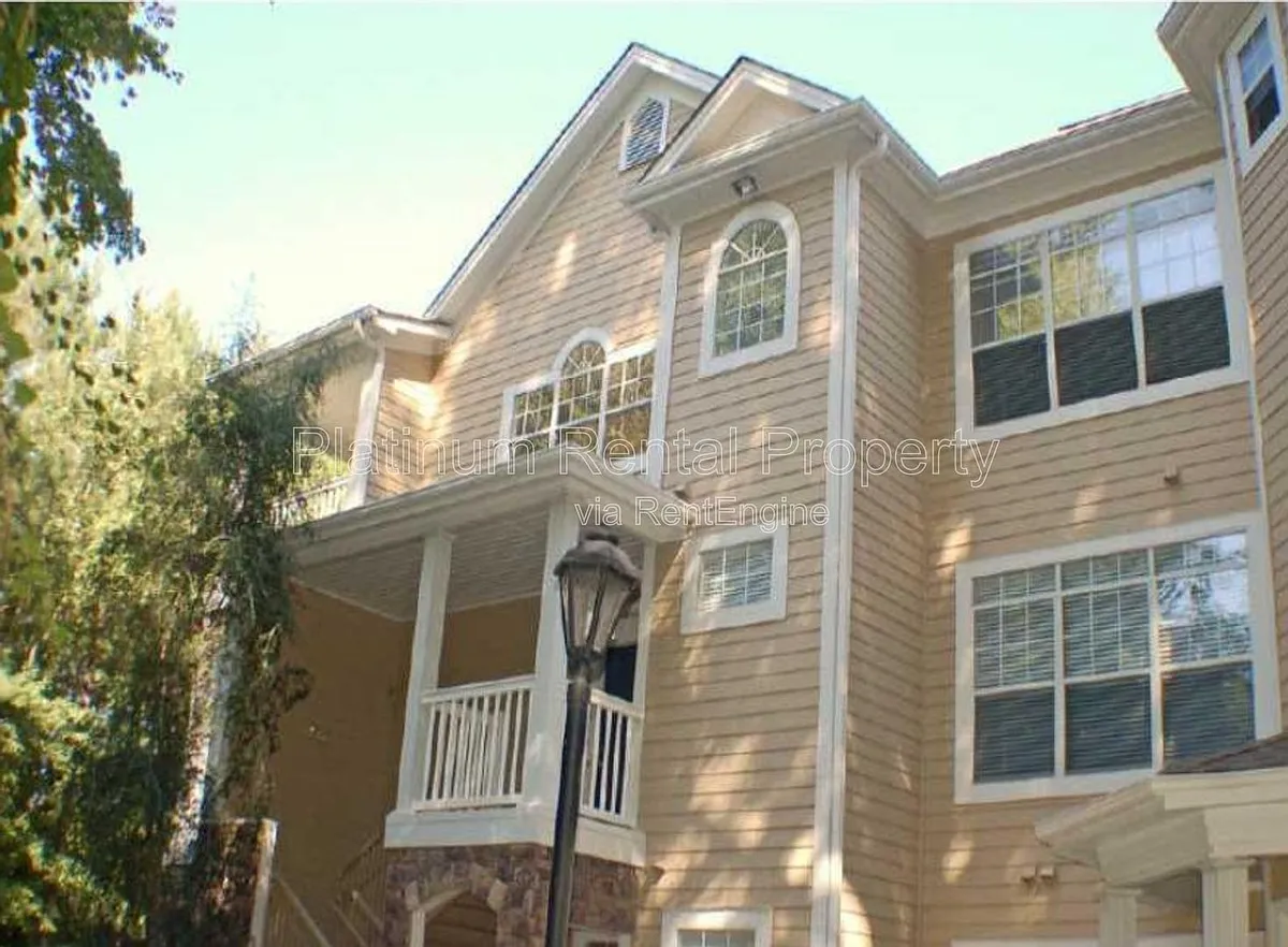 Building Photo - 1032 Whitshire Way