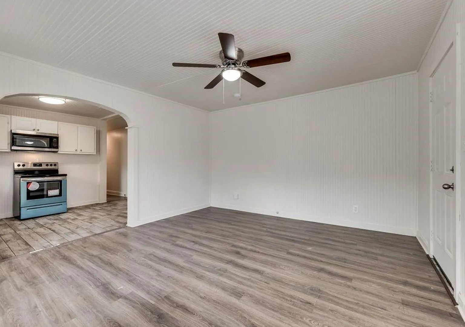 This charming two bedroom one bathroom — Photo 4