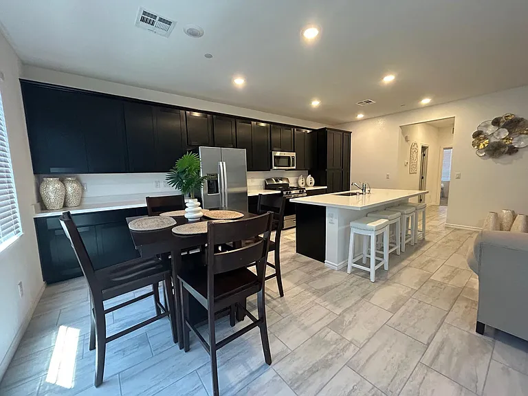 233 McArthur Peak Ave #1 — Photo 8