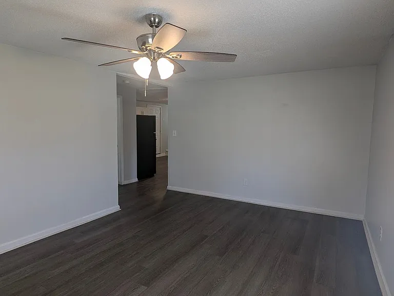 907 Bennett St — Photo 5