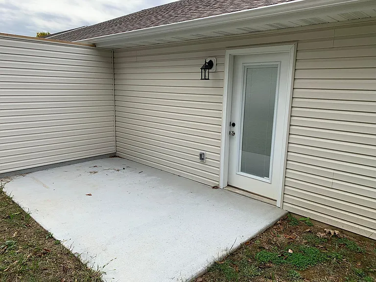 727 Valley View Ct — Photo 14
