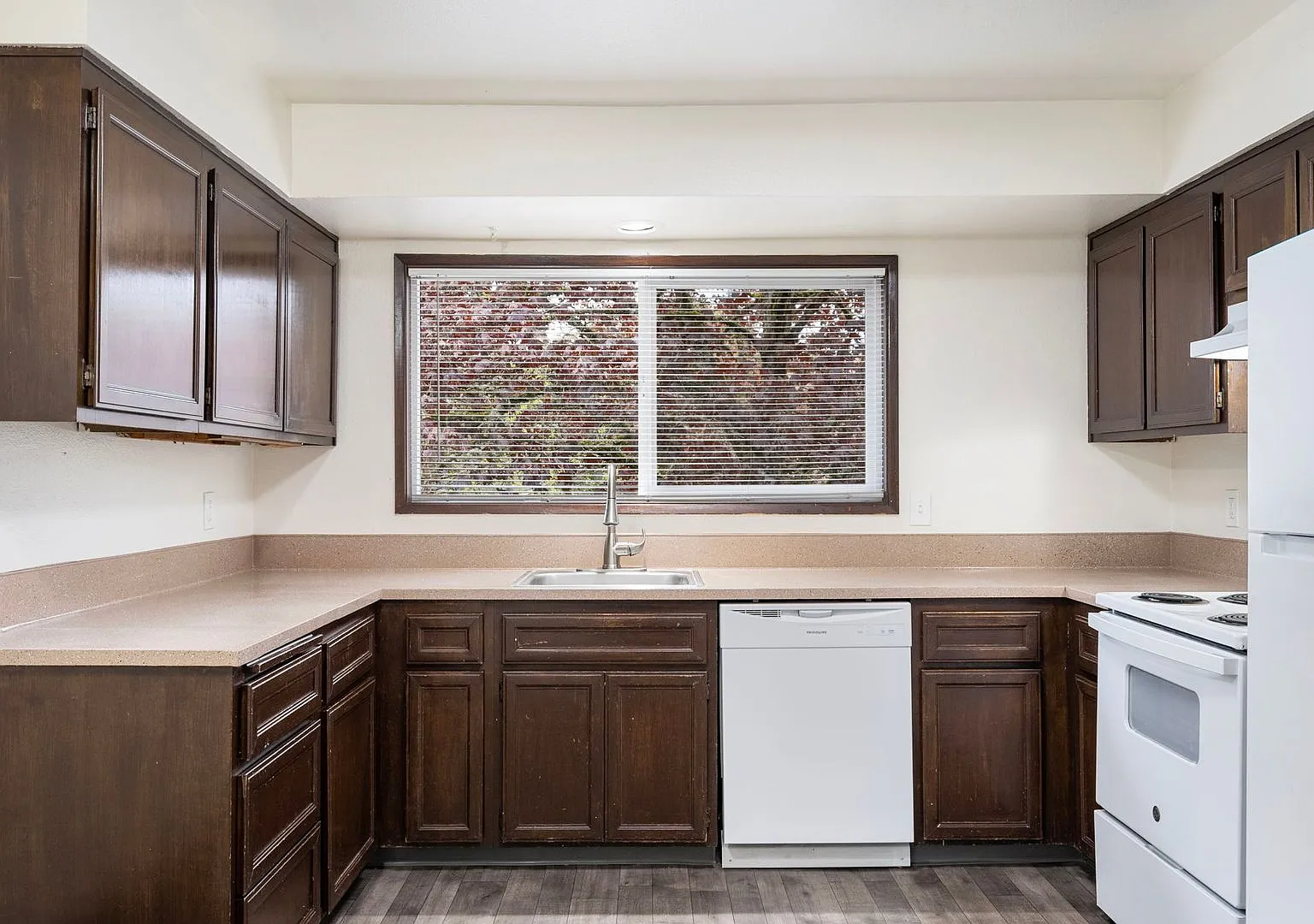 Oak Point — Photo 2