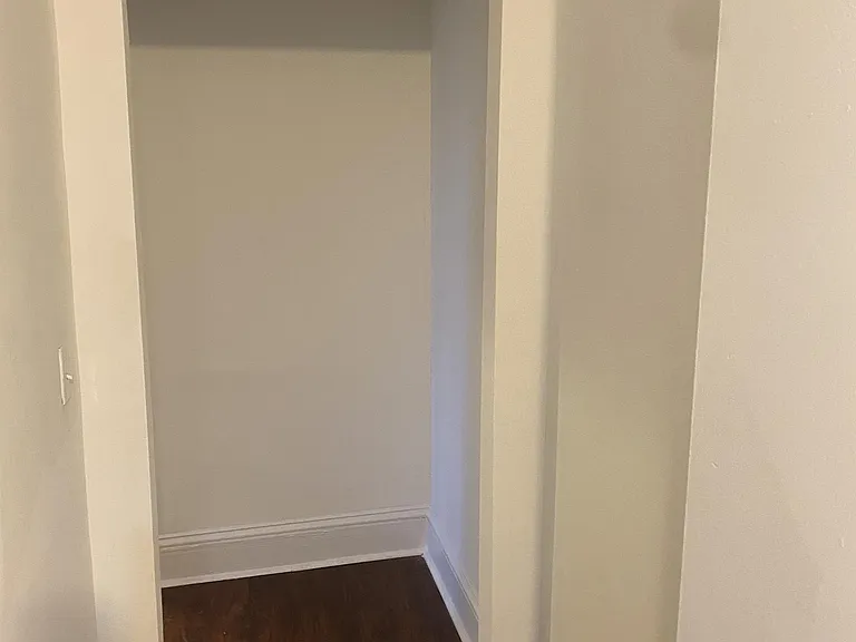 Hall 5 (Closet 2)