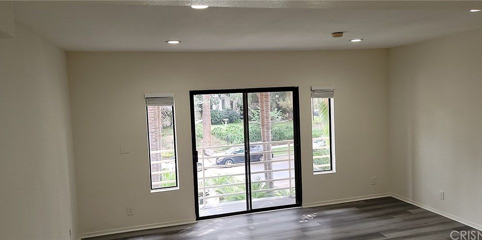1st image of 857 S Plymouth Blvd #204
