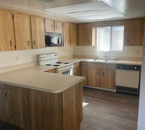 2nd image of 734 Sherwood Dr