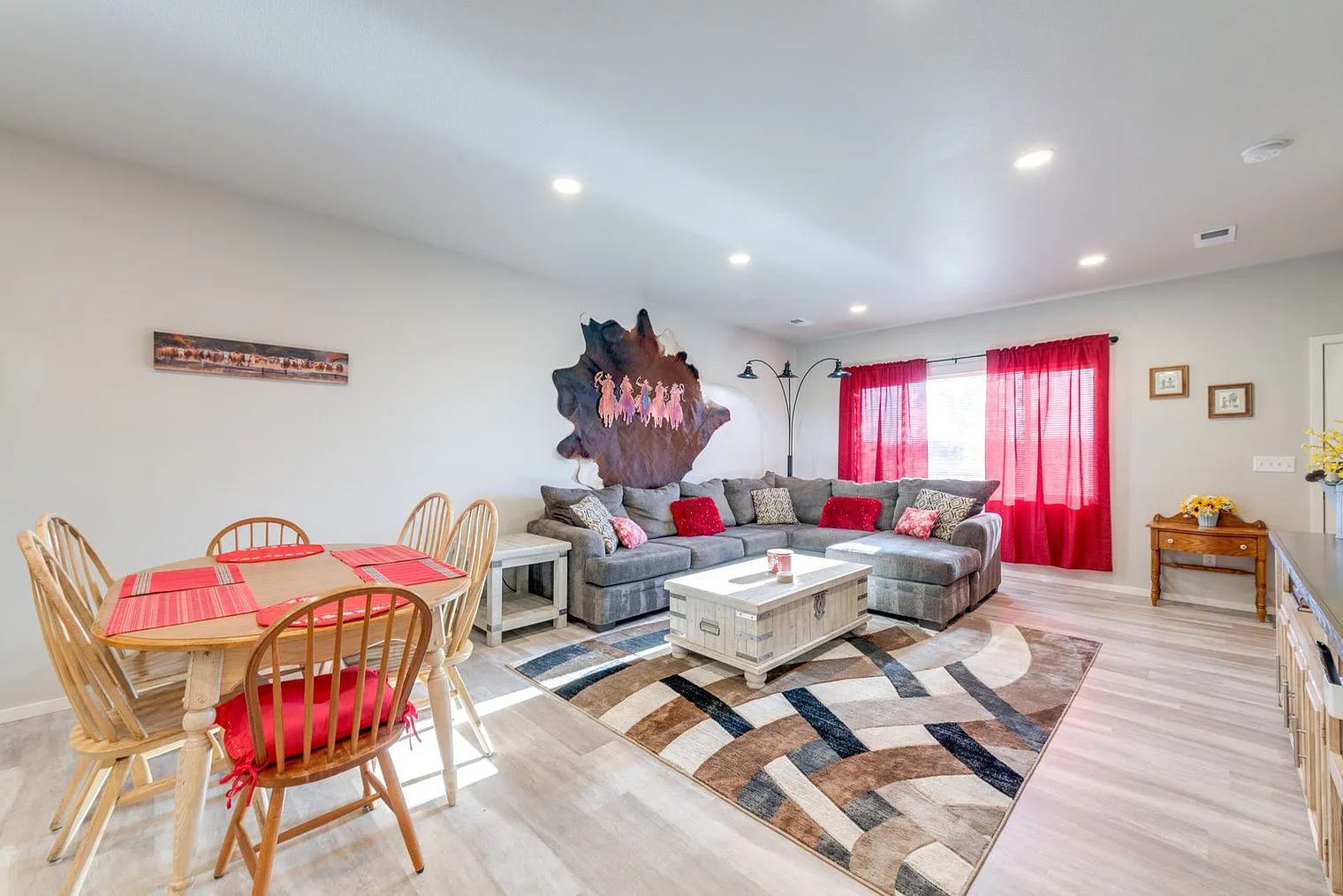 3 bed, 2.0 bath, 1894 sqft, $4,900 — Photo 3