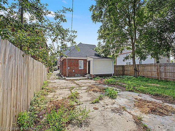 5th image of 4220 Webb St