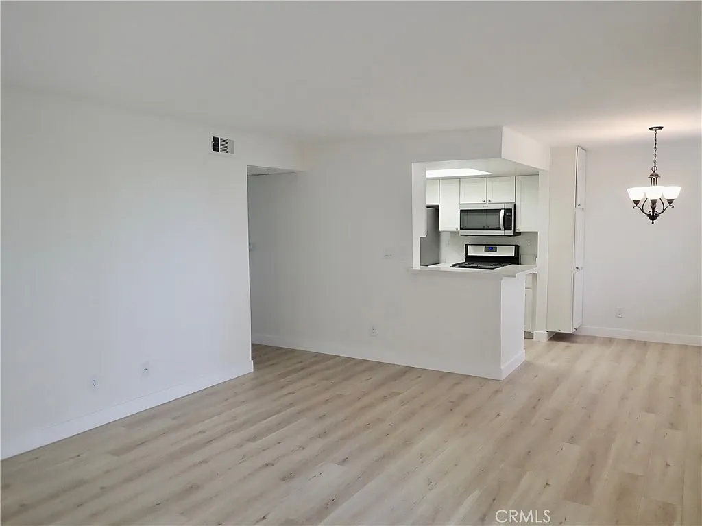 Building Photo - 4201 Las Virgenes Rd #108