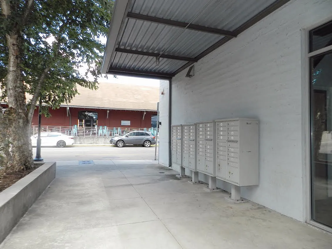 Building Photo - 200 W Jackson Ave #601