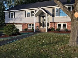 35 Oakmeadow Ln, Methuen, MA 01844