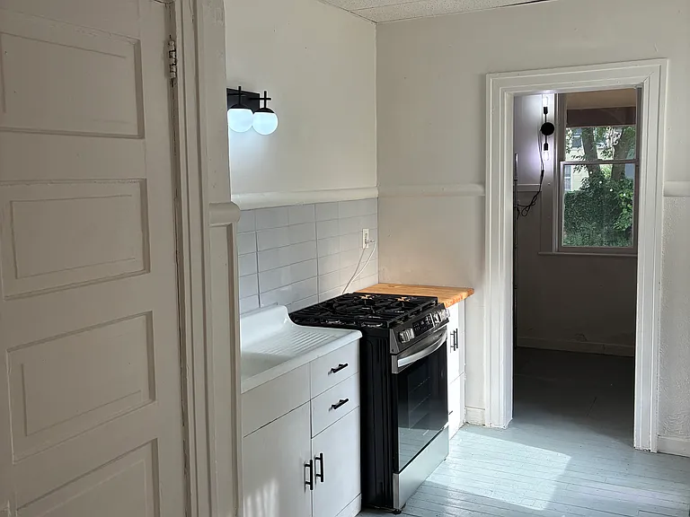 520 Crescent St NE #2 — Photo 16