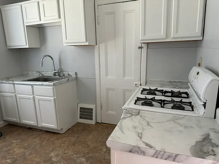 539 N Elm Ave — Photo 6