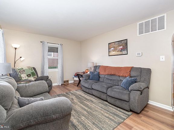 4th image of 384 W Main St