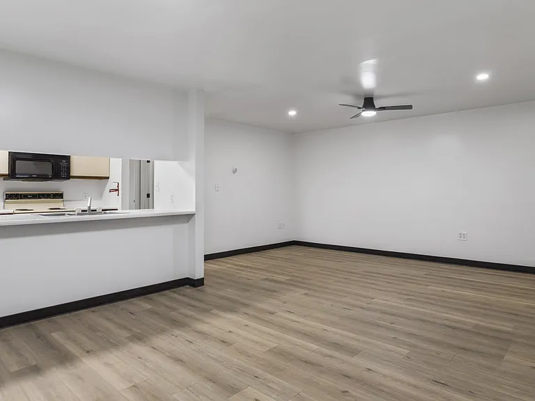 Wehnwood Court Apartments — Photo 50