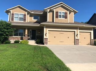 1915 NE Park Ridge Cir, Lees Summit, MO 64064