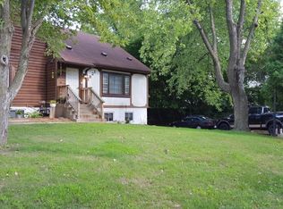 3821 Foss Rd, Saint Anthony, MN 55421