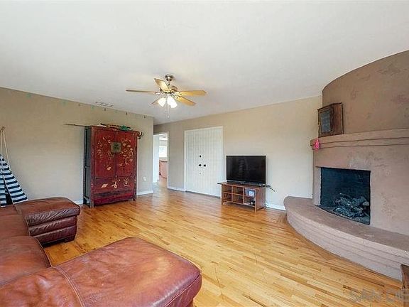 4th image of 1245 York Dr