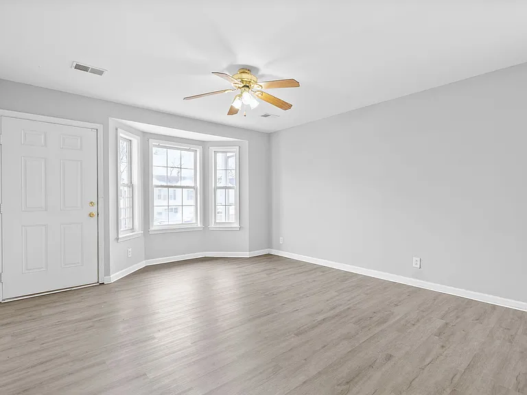 1042 Shadow Ridge Ave — Photo 8