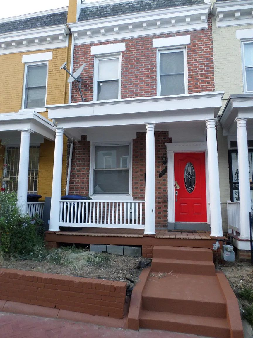 411 Elm St NW photo 1