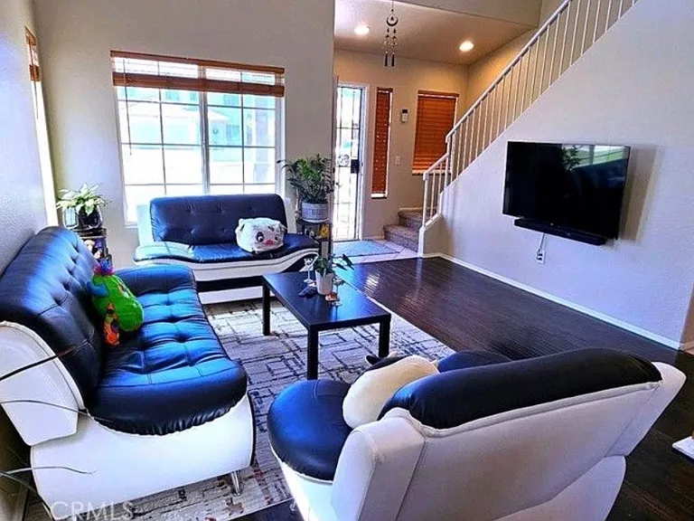 1650 Ravenswood Rd — Photo 9