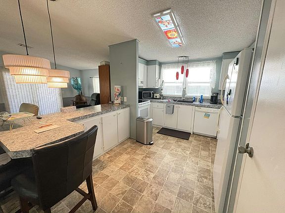 4th image of 2057 Royal Dr #21